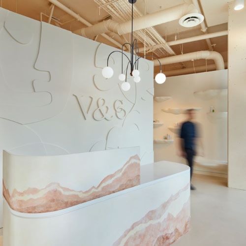 recent Mikiko Kikuyama healthcare photography projects